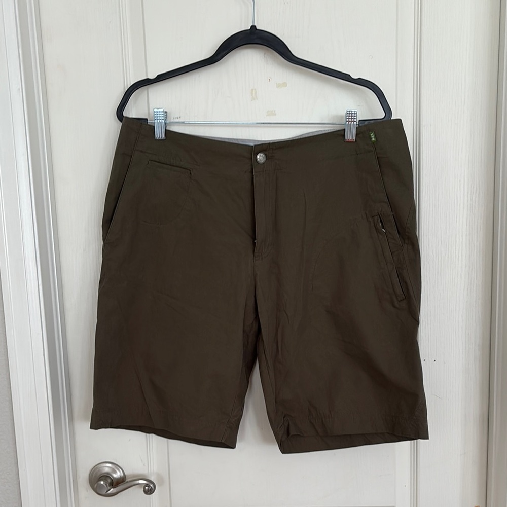 NWT REI women’s Olive Green Shorts